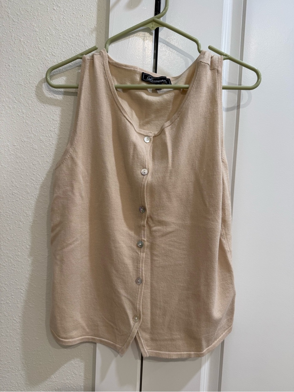 Tan/Cream Button-Front Sleeveless Top